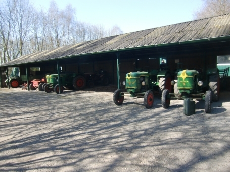 Sonsbeck : Balberger Straße, Traktorenmuseum Pauenhof, Freizeitanlage